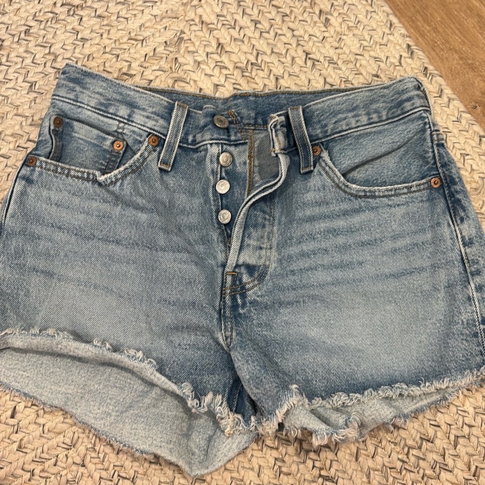 Levi’s 501 27 waist cut off denim shorts